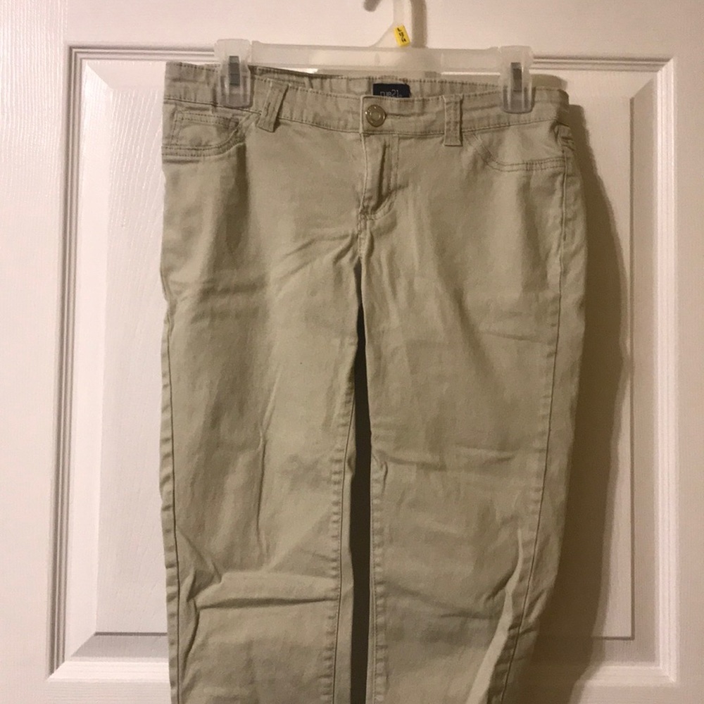 Khaki capris